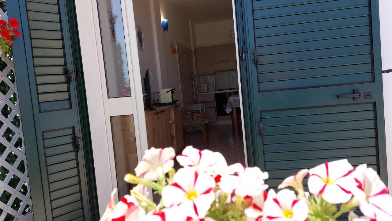 Lovely House Risveglio Fronte Mare Marina Di Pescoluse Exteriör bild
